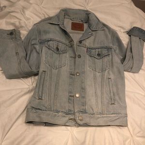 Levi’s light oversized denim jean jacket